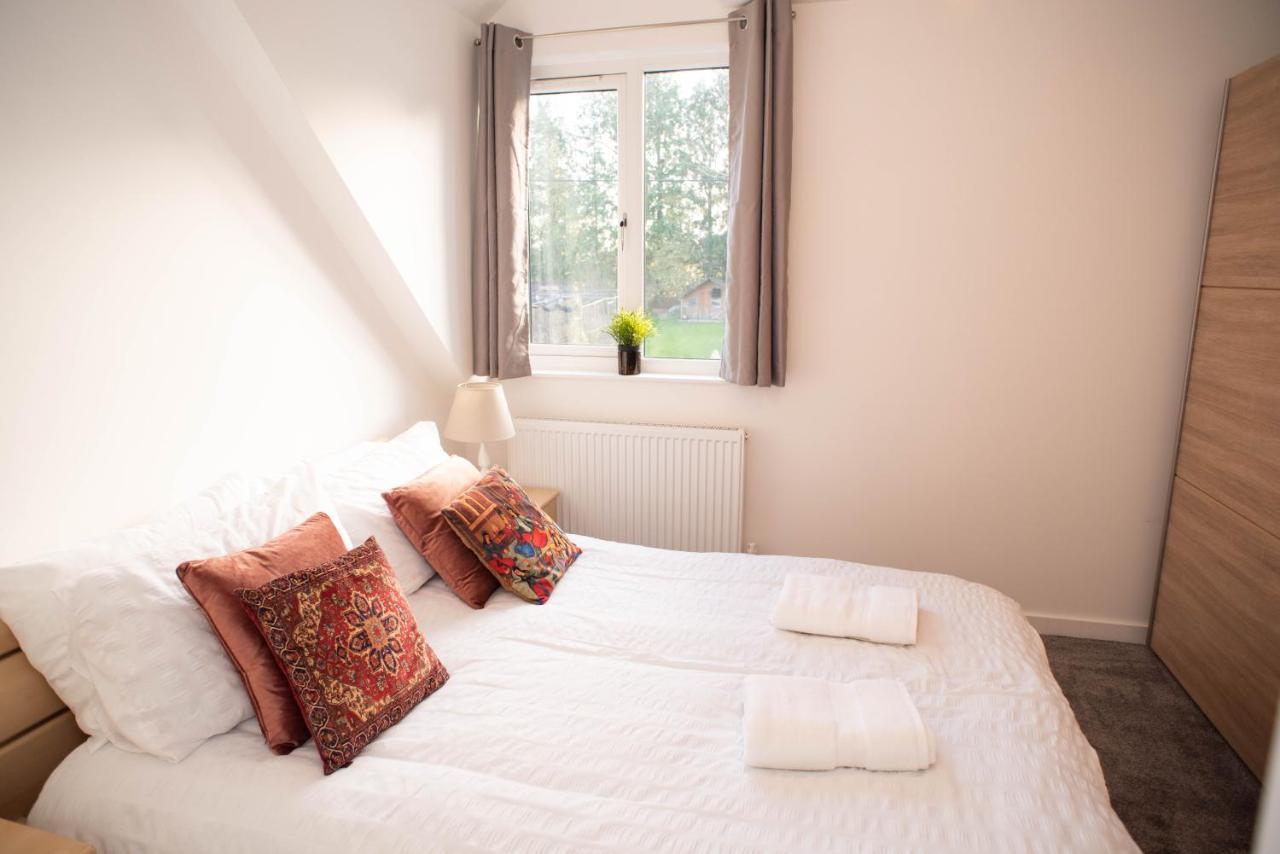 Walnut Flats-F4, 2-Bedroom With Ensuite - Parking, Netflix, Wifi - Close To Oxford, Bicester & Blenheim Palace Kidlington Bagian luar foto
