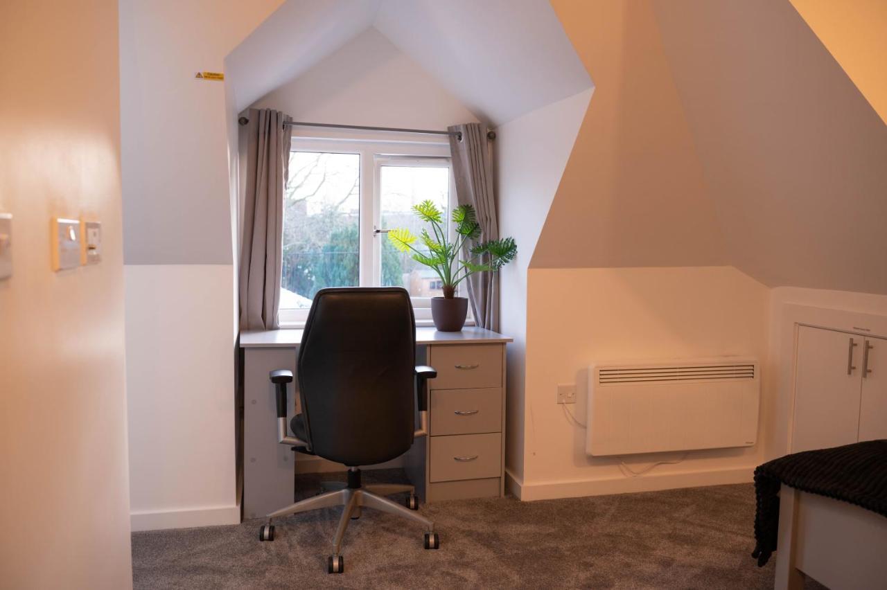 Walnut Flats-F4, 2-Bedroom With Ensuite - Parking, Netflix, Wifi - Close To Oxford, Bicester & Blenheim Palace Kidlington Bagian luar foto