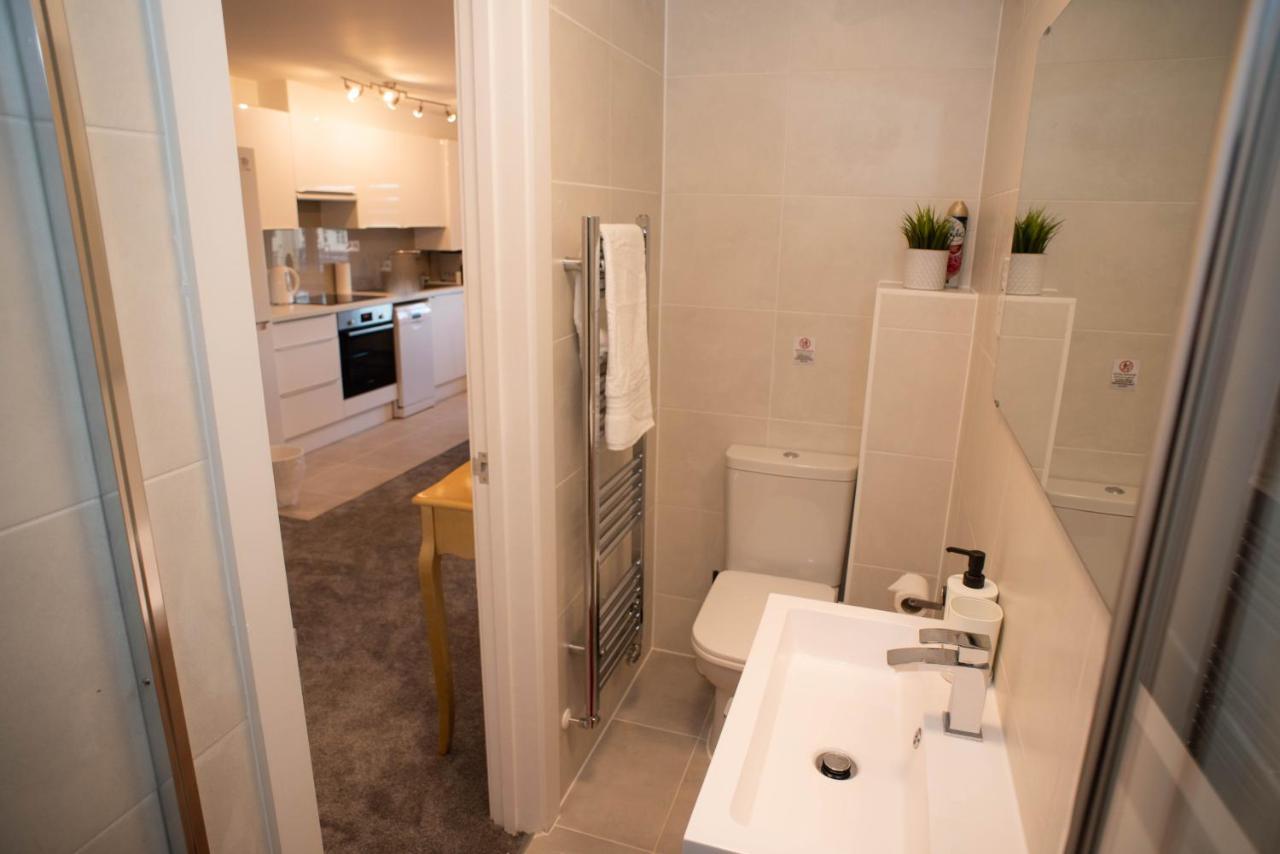 Walnut Flats-F4, 2-Bedroom With Ensuite - Parking, Netflix, Wifi - Close To Oxford, Bicester & Blenheim Palace Kidlington Bagian luar foto