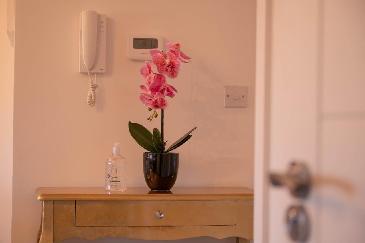 Walnut Flats-F4, 2-Bedroom With Ensuite - Parking, Netflix, Wifi - Close To Oxford, Bicester & Blenheim Palace Kidlington Bagian luar foto