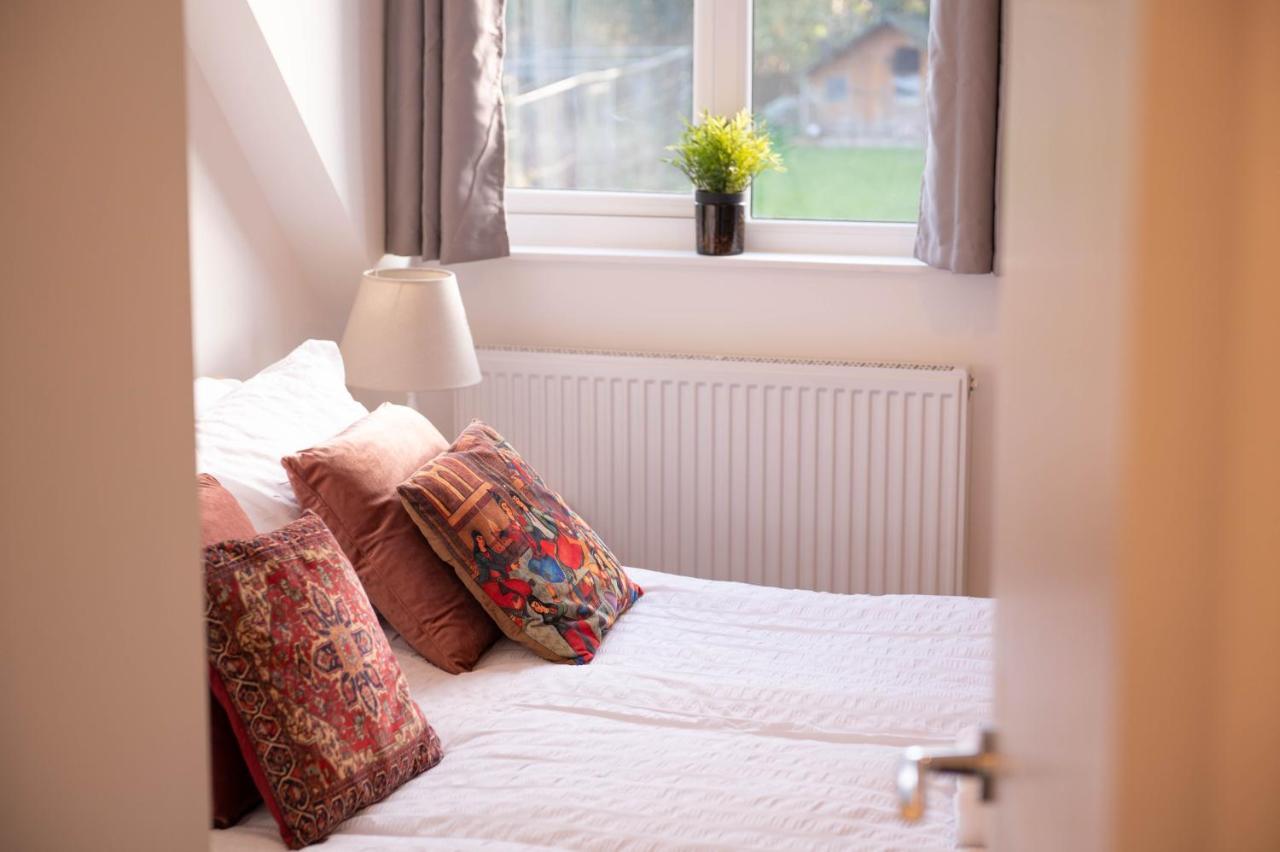 Walnut Flats-F4, 2-Bedroom With Ensuite - Parking, Netflix, Wifi - Close To Oxford, Bicester & Blenheim Palace Kidlington Bagian luar foto