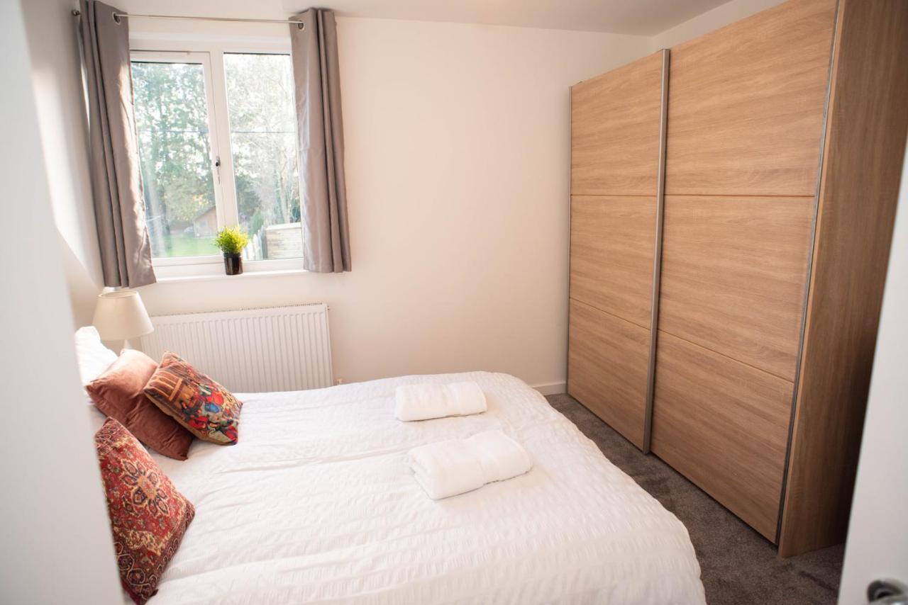 Walnut Flats-F4, 2-Bedroom With Ensuite - Parking, Netflix, Wifi - Close To Oxford, Bicester & Blenheim Palace Kidlington Bagian luar foto
