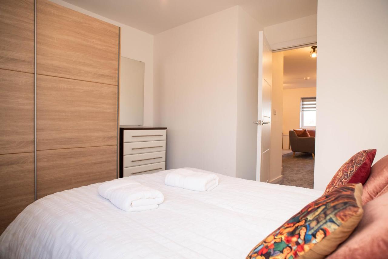 Walnut Flats-F4, 2-Bedroom With Ensuite - Parking, Netflix, Wifi - Close To Oxford, Bicester & Blenheim Palace Kidlington Bagian luar foto