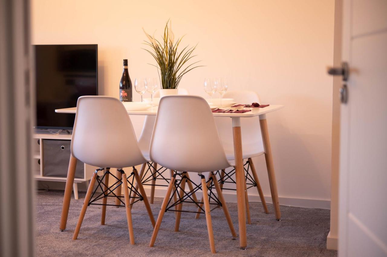Walnut Flats-F4, 2-Bedroom With Ensuite - Parking, Netflix, Wifi - Close To Oxford, Bicester & Blenheim Palace Kidlington Bagian luar foto